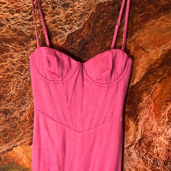 Maggie Corset Midi Dress by Meshki - Picture 6 of 14